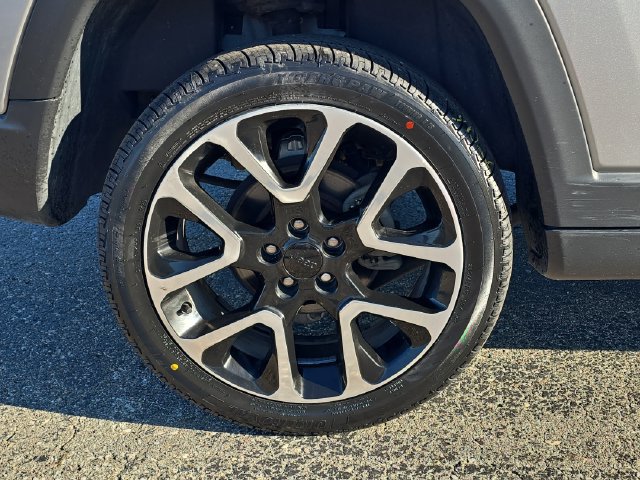 Used 2018 Jeep Compass Limited w/ Safe & Security Group AWD/4WD image 35