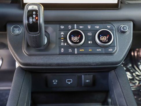 Used 2024 Land Rover Defender 110 V8 image 23
