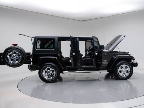 Used 2023 Jeep Wrangler Unlimited Sahara w/ LED Lighting Group AWD/4WD image 12