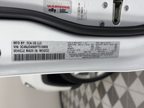 Used 2023 Jeep Compass Sport image 9