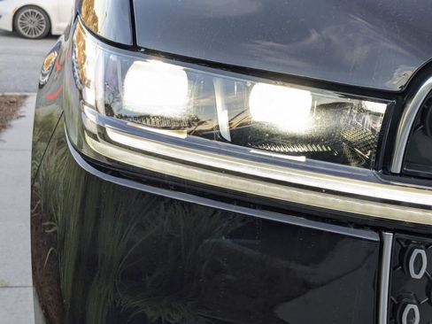 Certified 2025 Lincoln Navigator Reserve image 12