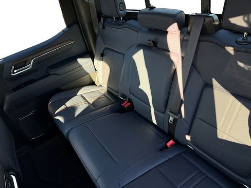 Used 2024 Chevrolet Silverado 1500 High Country w/ Technology Package image 13