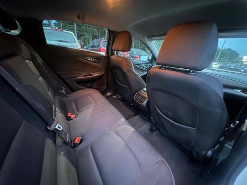 Used 2018 Chevrolet Malibu LT FWD image 15