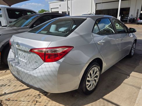 Used 2018 Toyota Corolla LE FWD image 6