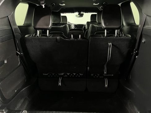 Certified 2024 Chrysler Pacifica Limited image 29