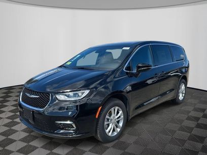 New 2026 Chrysler Pacifica Select