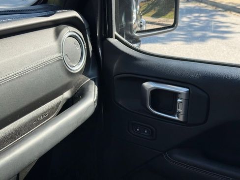 Used 2019 Jeep Wrangler Unlimited Sahara AWD/4WD image 36