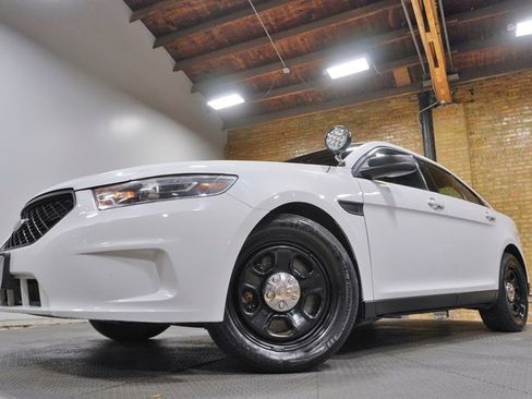 Used 2015 Ford Taurus Police Interceptor AWD image 3