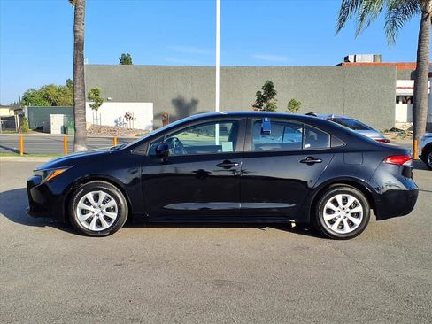 Certified 2025 Toyota Corolla LE image 3