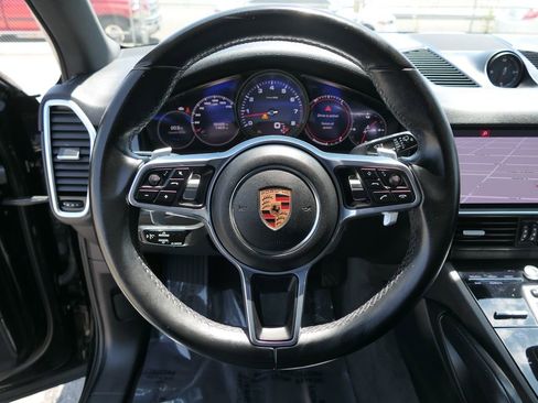 Used 2019 Porsche Cayenne w/ Premium Package AWD/4WD image 19