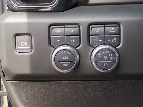 Used 2024 GMC Sierra 2500 AT4 w/ AT4 Premium Plus Package AWD/4WD image 25