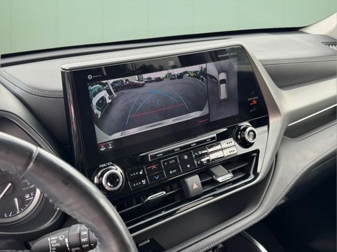 Used 2021 Toyota Highlander Platinum AWD/4WD image 24
