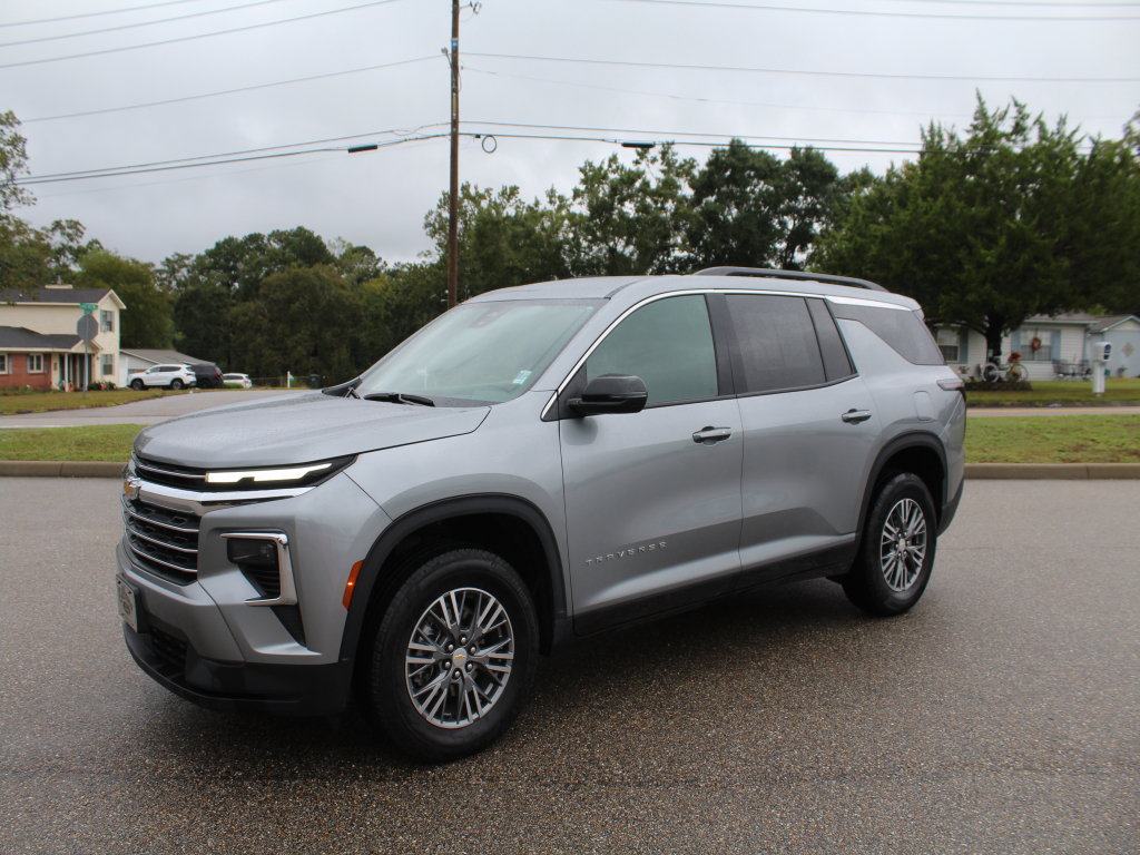 Used 2026 Chevrolet Traverse LT AWD/4WD image 1