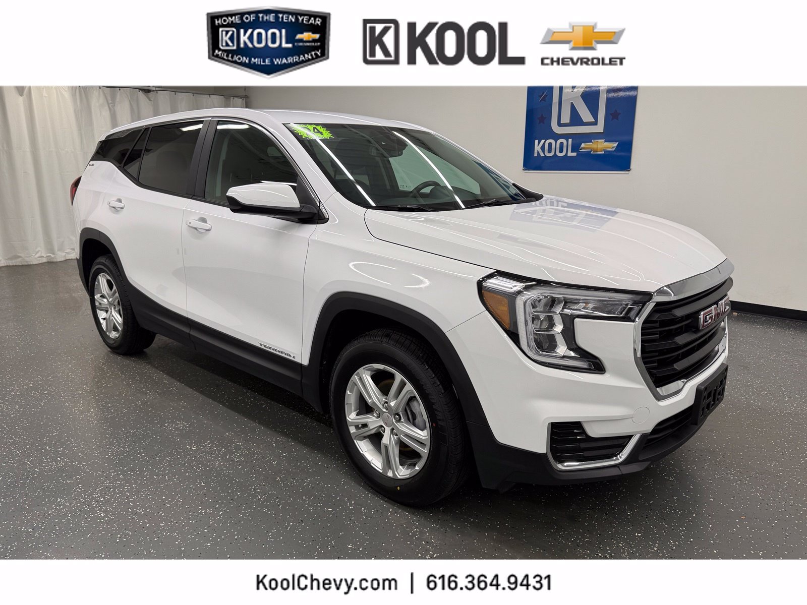 Used 2024 GMC Terrain SLE AWD/4WD image 1