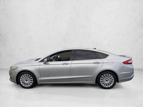 Used 2015 Ford Fusion SE image 9