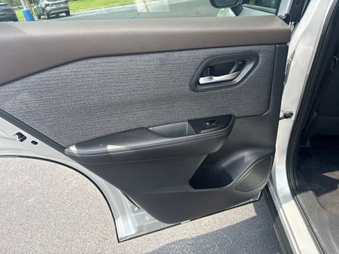 Used 2023 Nissan Rogue SV AWD/4WD image 32
