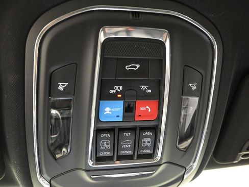 Used 2024 Jeep Grand Cherokee Limited w/ Trailer Tow Package AWD/4WD image 43