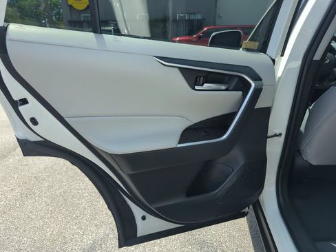 Used 2024 Toyota RAV4 XLE w/ Convenience Package FWD image 28