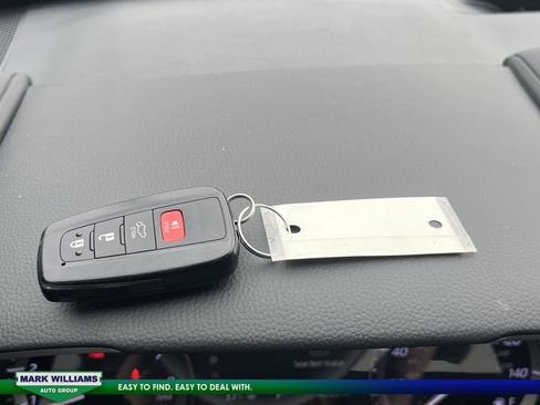 Used 2023 Toyota Highlander XSE image 13