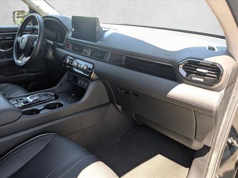 Used 2025 Honda Pilot Elite image 21