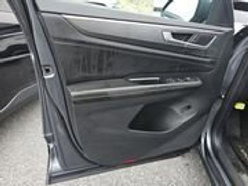 Used 2024 Volkswagen Atlas Cross Sport SE w/ Black Wheel Package image 3