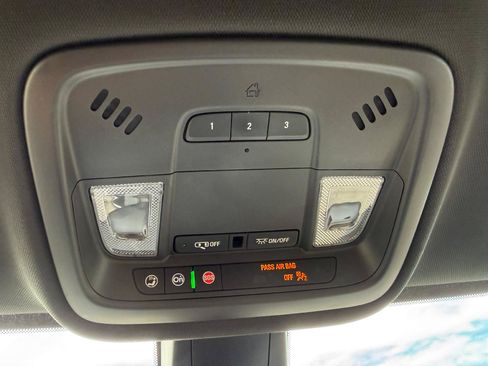 Used 2023 Chevrolet Traverse LT AWD/4WD image 10