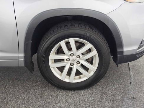 Used 2015 Toyota Highlander LE image 9