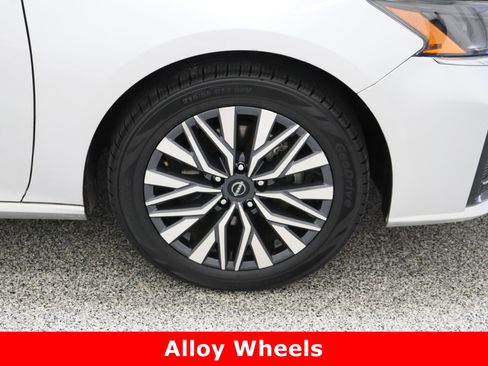 Used 2024 Nissan Altima 2.5 SV image 5