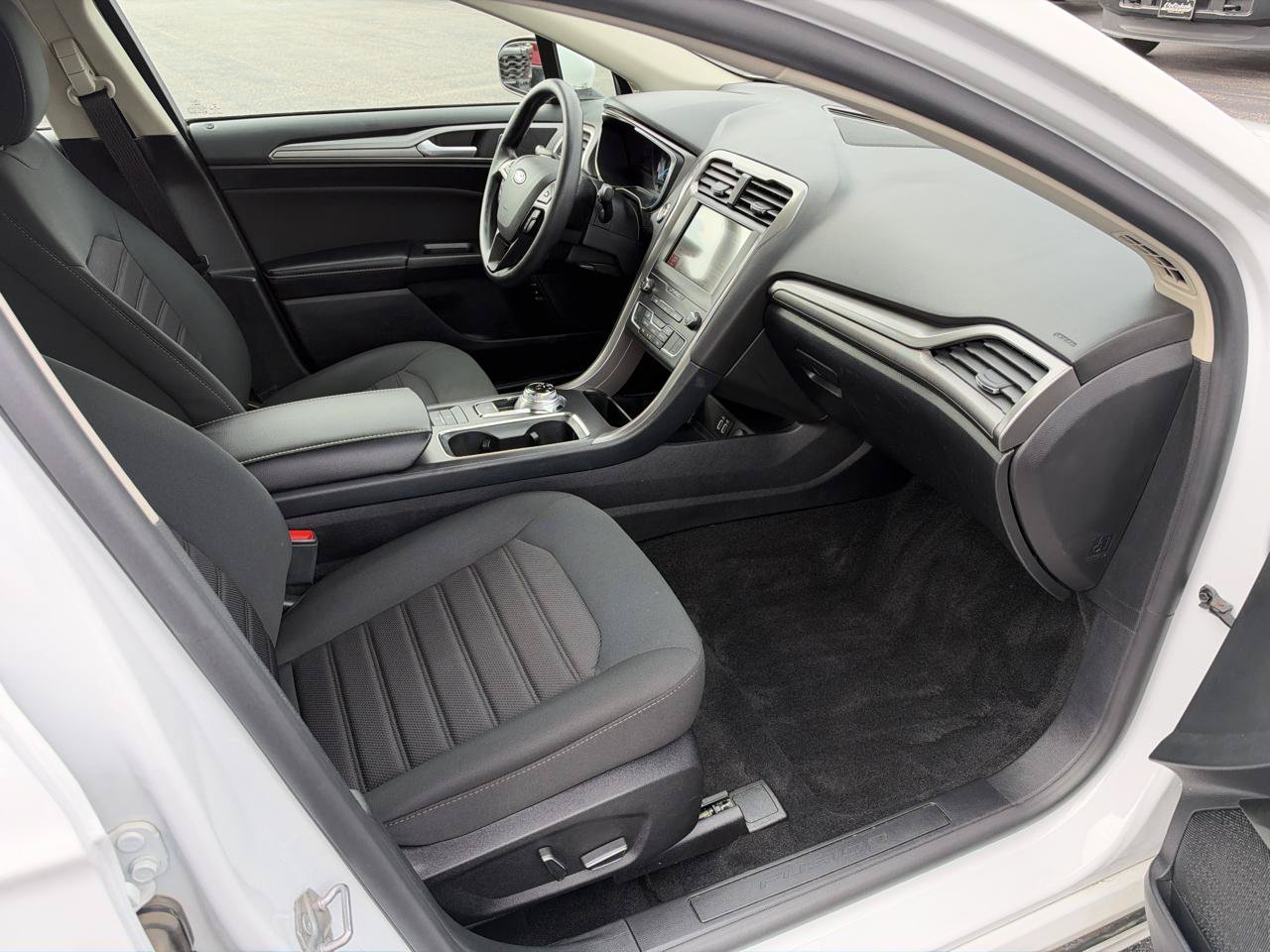 Used 2019 Ford Fusion SE FWD image 33