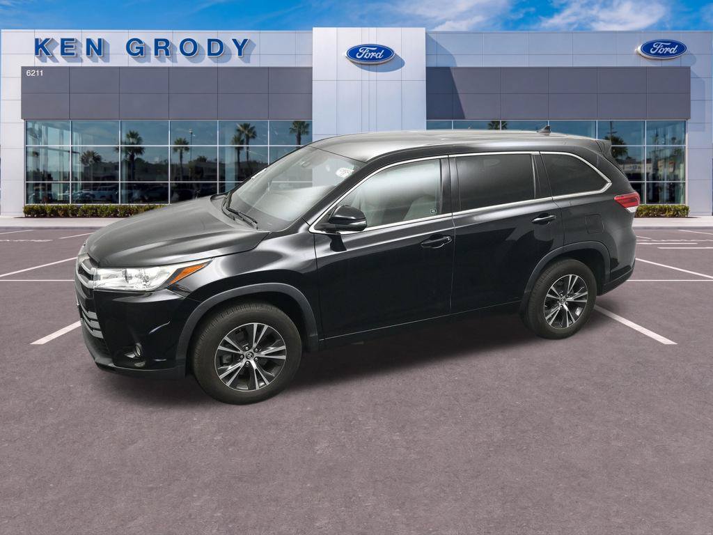 Used 2017 Toyota Highlander Plus w/ Carpet Mat Package FWD image 17