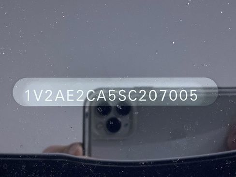 Used 2025 Volkswagen Atlas Cross Sport SEL R-Line image 17