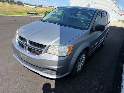 Used 2014 Dodge Grand Caravan SE w/ Quick Order Package 29E SE FWD image 4