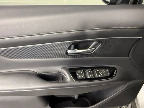 Used 2025 Nissan Murano SV FWD image 12