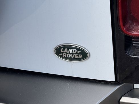 Used 2023 Land Rover Defender 110 X-Dynamic SE image 21