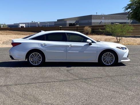 Used 2020 Toyota Avalon Limited w/ Advanced Safety Package FWD image 2