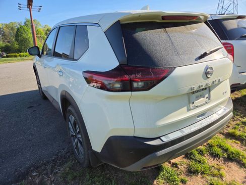 Used 2023 Nissan Rogue SV image 7