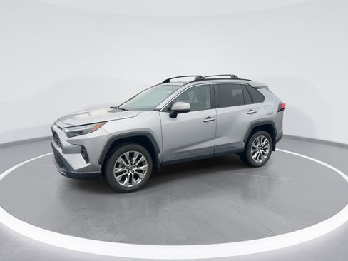 Used 2022 Toyota RAV4 Limited image 5