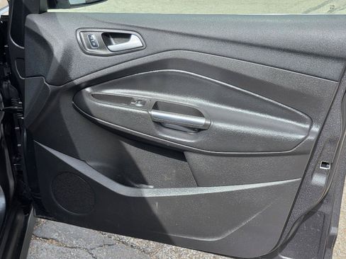 Used 2018 Ford C-MAX Titanium FWD image 28
