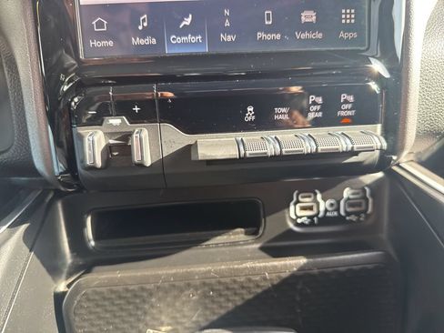 Used 2023 RAM 1500 Big Horn AWD/4WD image 9