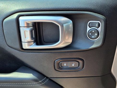 Used 2020 Jeep Wrangler Unlimited Sahara w/ Uconnect 4C Nav & Sound Group image 15