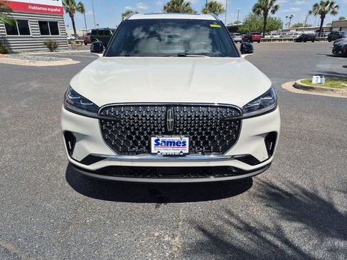 Used 2025 Lincoln Aviator Reserve w/ Illumination Package image 8