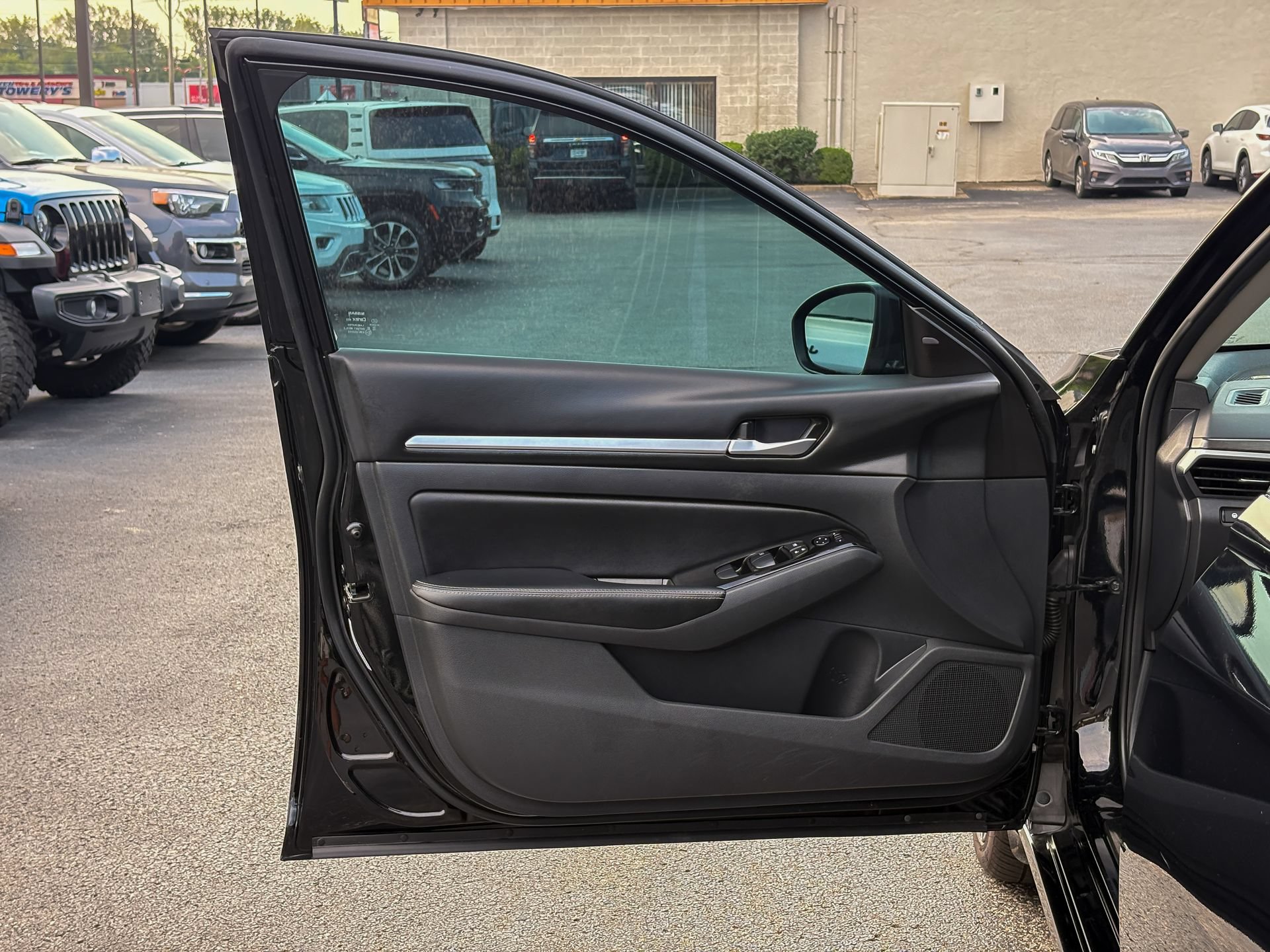 Used 2024 Nissan Altima 2.5 SL FWD image 14