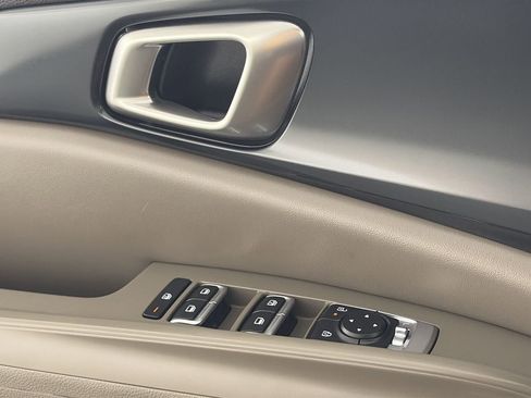 Used 2026 Kia Carnival FWD image 18