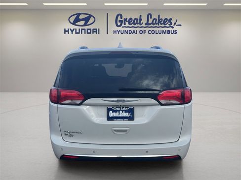 Used 2020 Chrysler Pacifica Touring-L Plus w/ Advanced Safetytec Group image 4