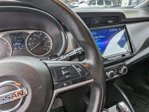 Used 2020 Nissan Kicks S image 25