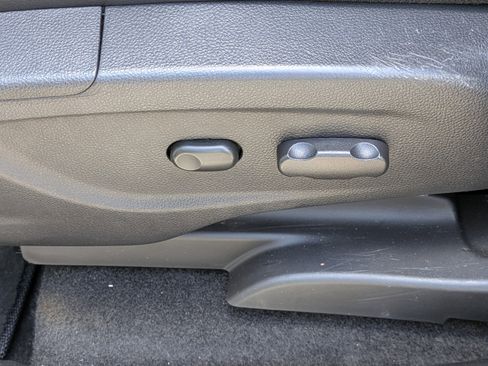 Used 2019 Chevrolet Trax LT w/ LT Convenience Package image 18