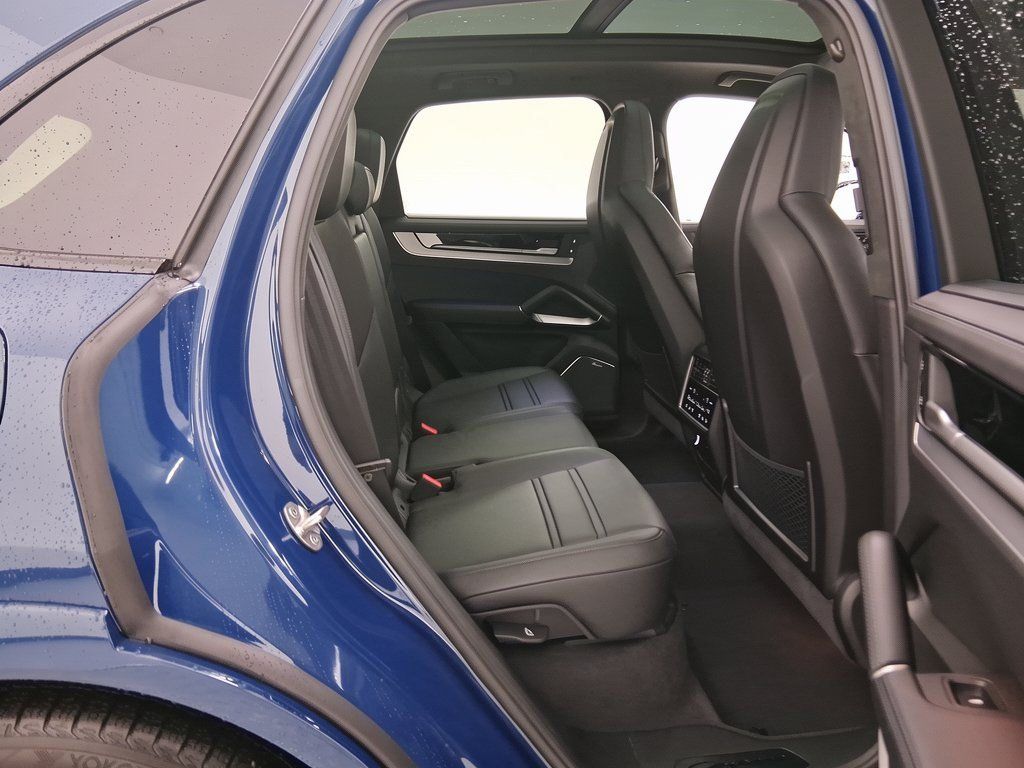 Certified 2025 Porsche Cayenne GTS AWD/4WD image 29
