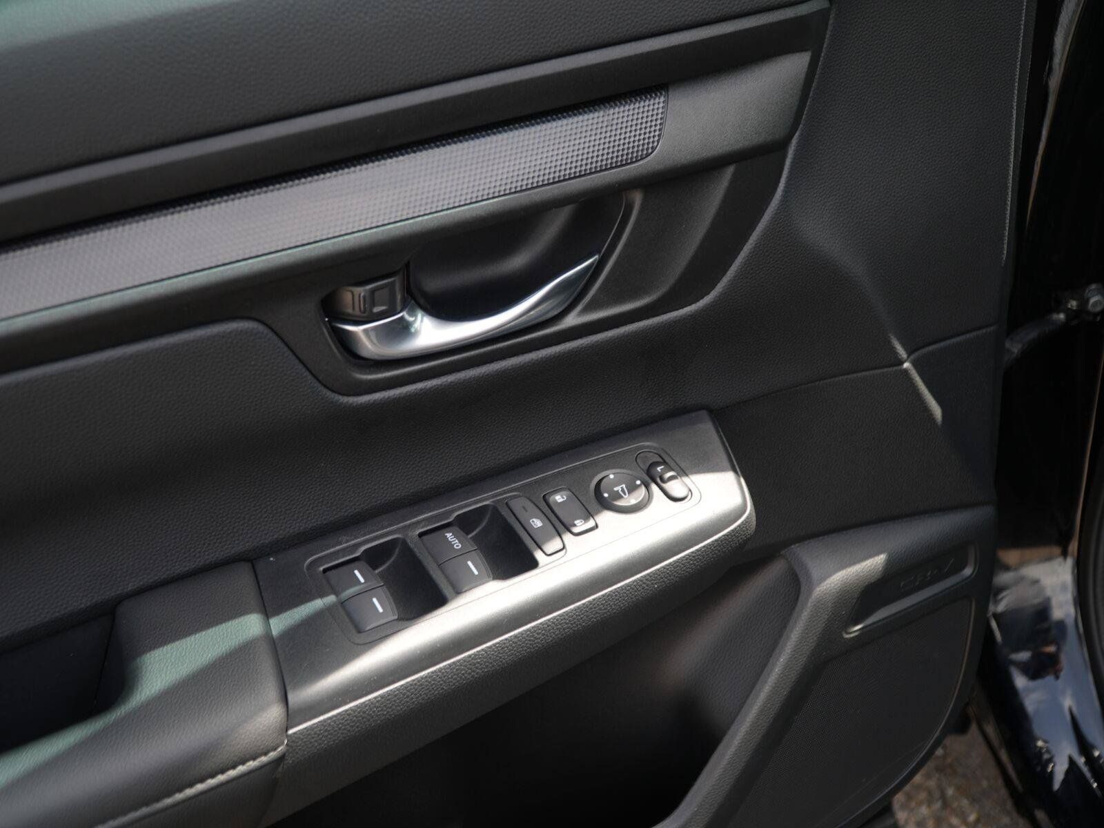 Used 2025 Honda CR-V LX image 5
