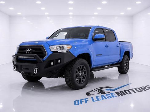 Used 2020 Toyota Tacoma SR5 w/ Blackout Package AWD/4WD image 1