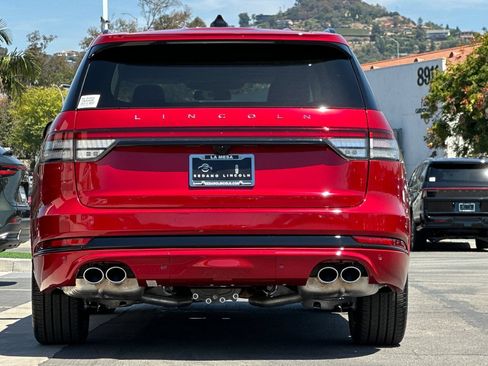 New 2026 Lincoln Aviator 2WD w/ Jet Appearance Package image 4